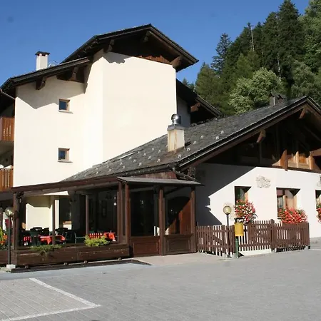 Elga Aparthotel *